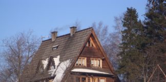 Bacówka PTTK na Maciejowej Bacówka PTTK na Maciejowej zimą