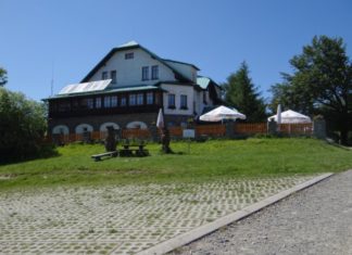 Schronisko PTTK na Magurce Wilkowickiej Schronisko PTTK na Magurce Wilkowickiej